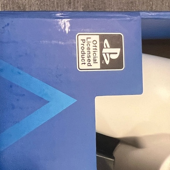 PlayStation Controller (White) Alarm Clock by Paladone USB Input PS4 Brand New - Picture 2 of 6